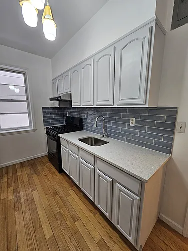 1822 E 2nd St #2F Photo 1