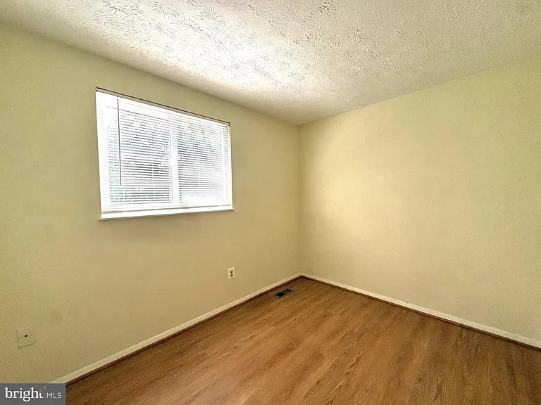 8112 Parkdale Ct — Photo 11