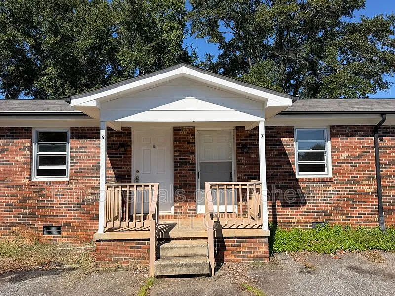 1 bed, 1.0 bath, $750 — Photo 2