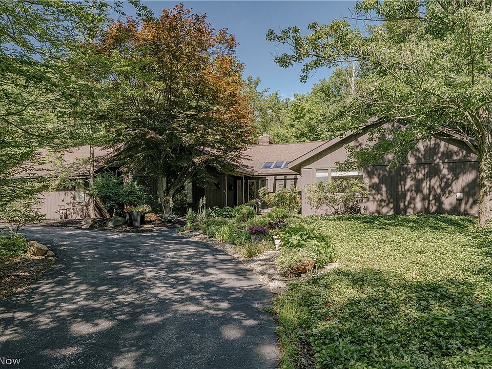 1st image of 8 Louis Dr