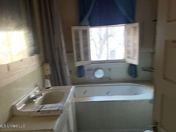 5th image of 925 Bowmar Ave