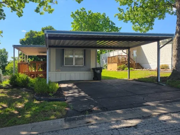 19803 E 47th St, Blue Springs, MO 64015