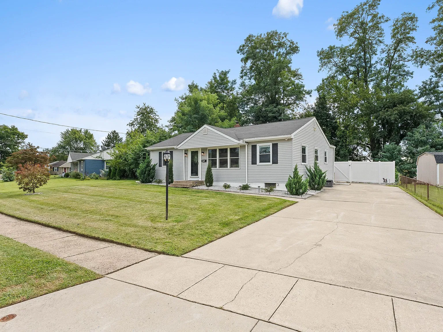 3 bed, 1056 sqft, $2,900 — Photo 3