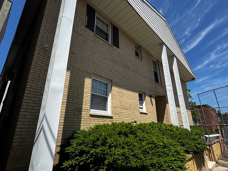239 Hamilton St #5 — Photo 1