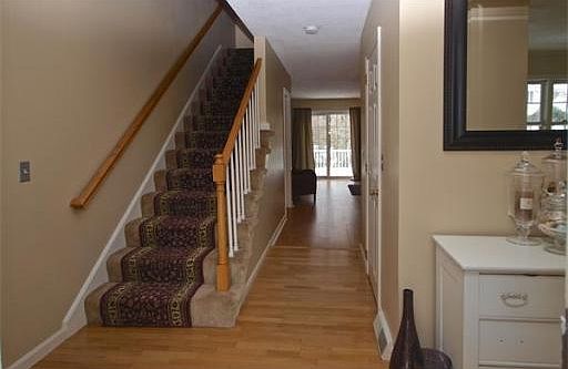 3rd image of 37 Laurelwood Dr