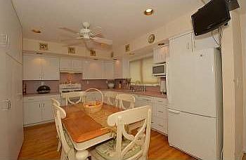 3rd image of 120 Stewart St