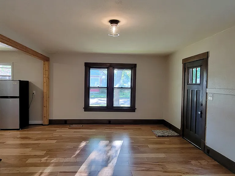2421 W Madison Ave — Photo 16
