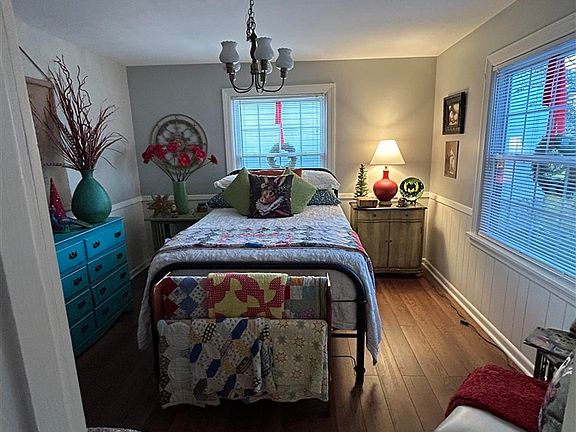 5th image of 854 Magnolia St