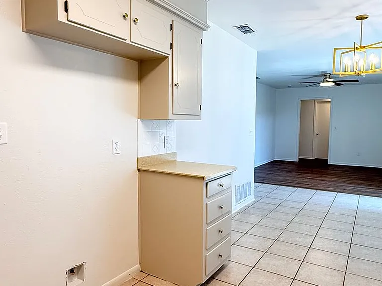 1039 Harris Ln — Photo 12