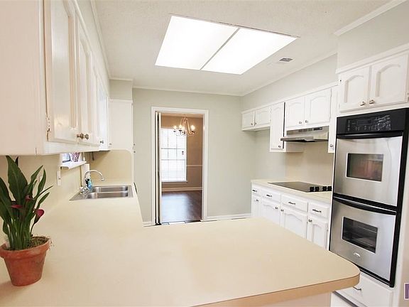 3rd image of 3034 Dena Lynn Ave