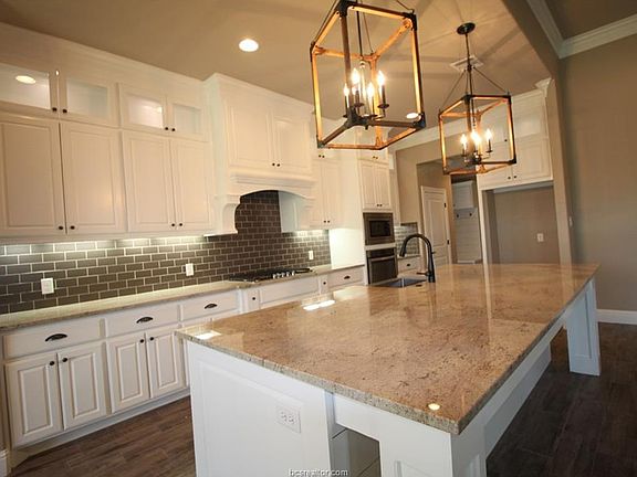 5th image of 15612 Tiger Creek Ct