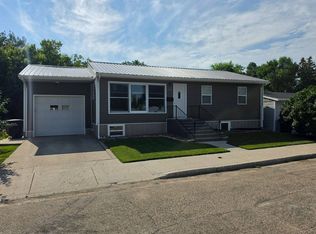 710 East St, Bottineau, ND 58318