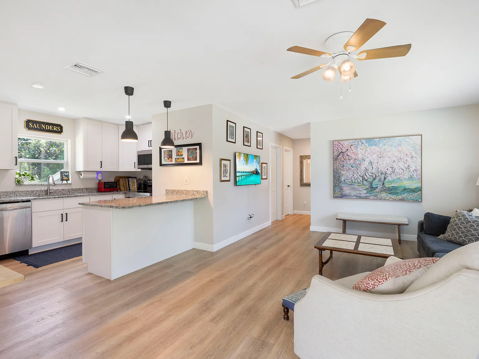 3 bed, 1027 sqft, $1,850 — Photo 1