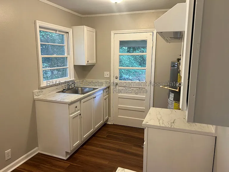 135 Lang St — Photo 2