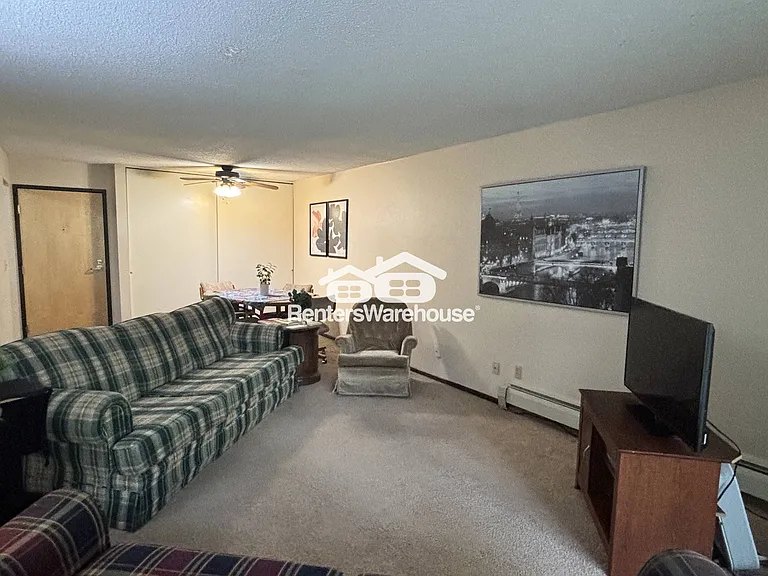 1700 Four Oaks Rd #124 — Photo 6