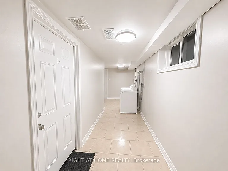 67 Brentwood Dr #LOWER — Photo 9
