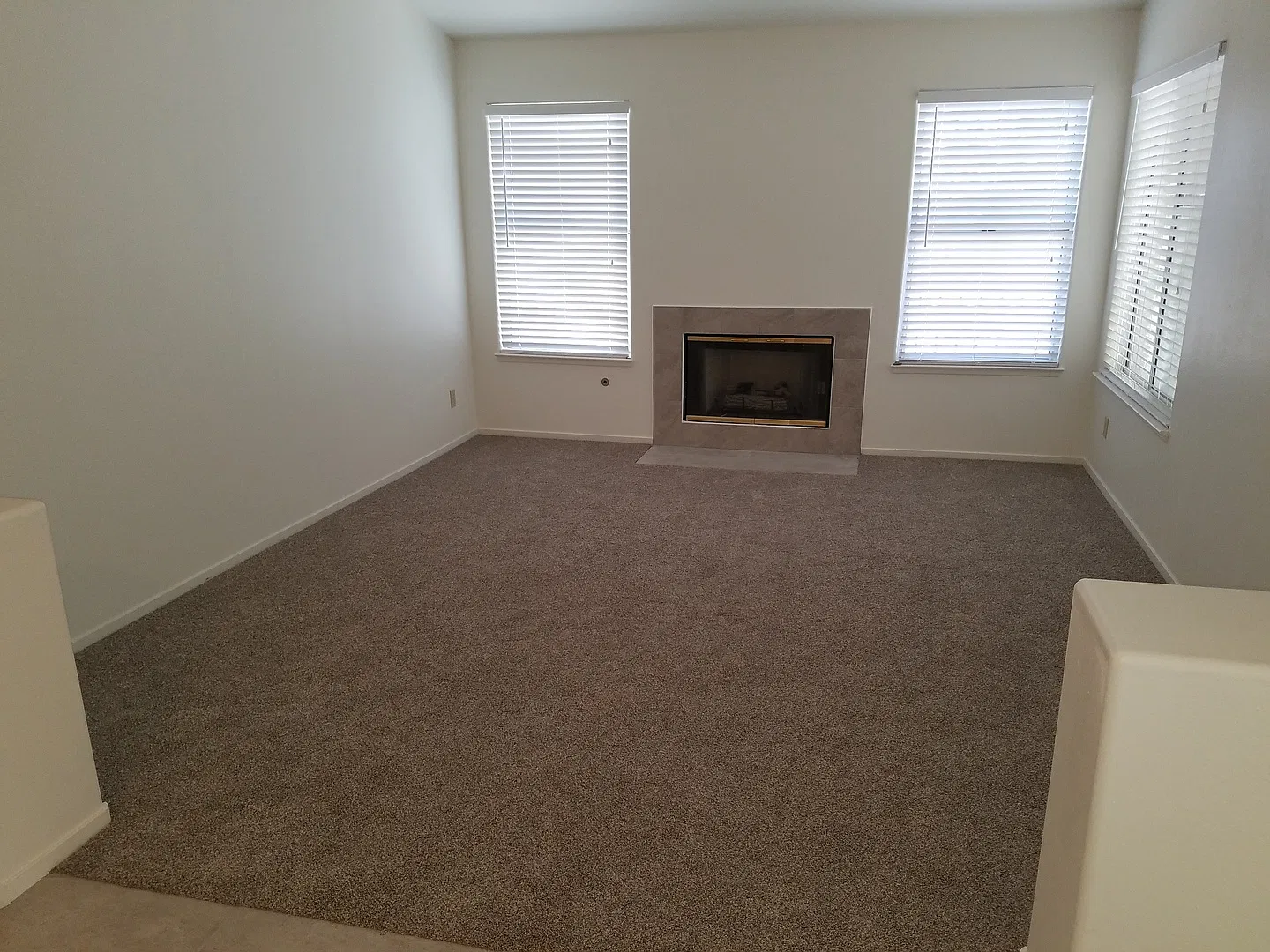 Single Story * 3 bedroom * New Paint & Flooring — Photo 4