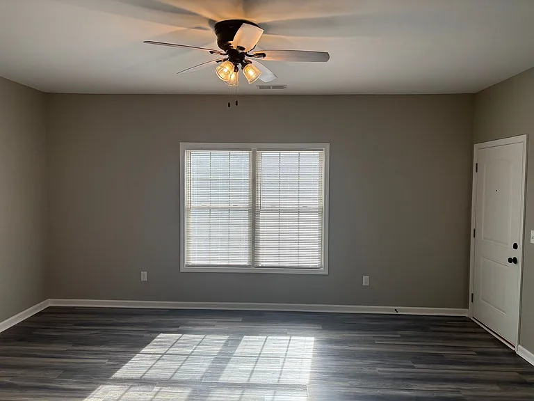 232 Calumet Dr — Photo 3