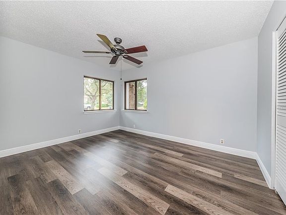 4th image of 1426 Wexford Dr N