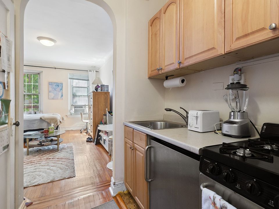 2nd image of 231 E 54th St APT 3A
