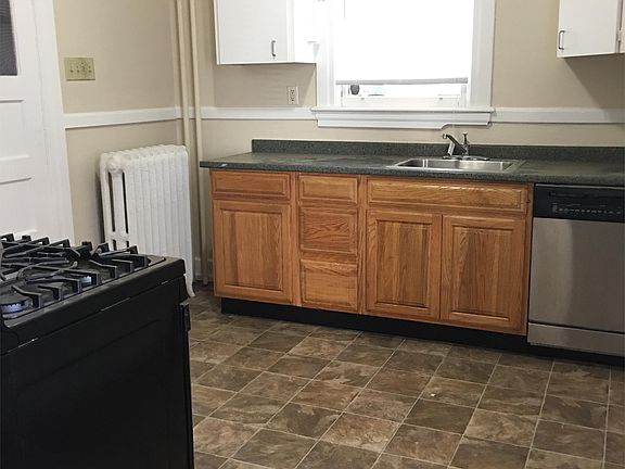 3rd image of 139 Ontario St #1