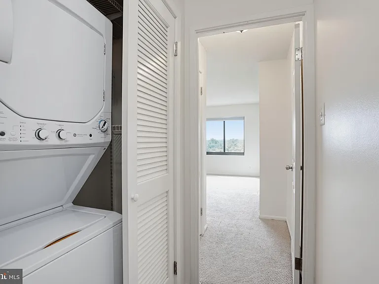 205 Yoakum Pkwy #1002 — Photo 18