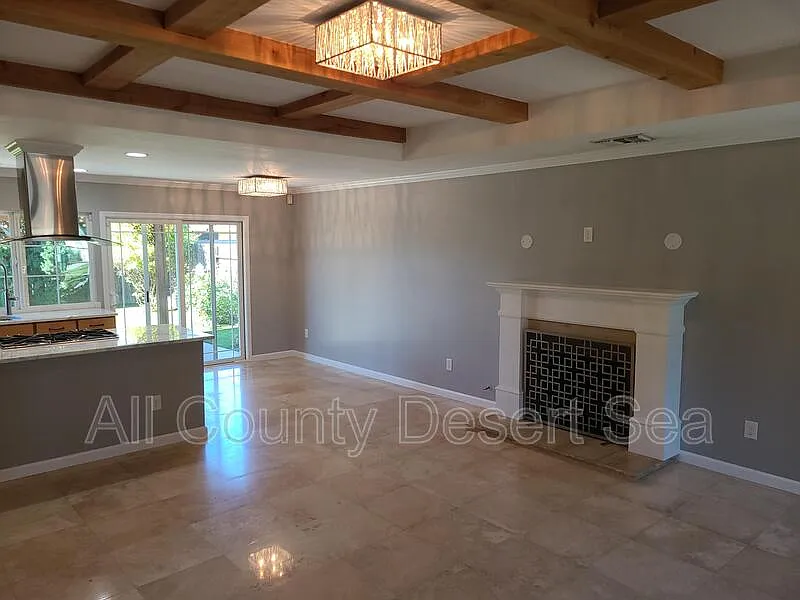 3 bed, 2.0 bath, 1250 sqft, $4,650 — Photo 3