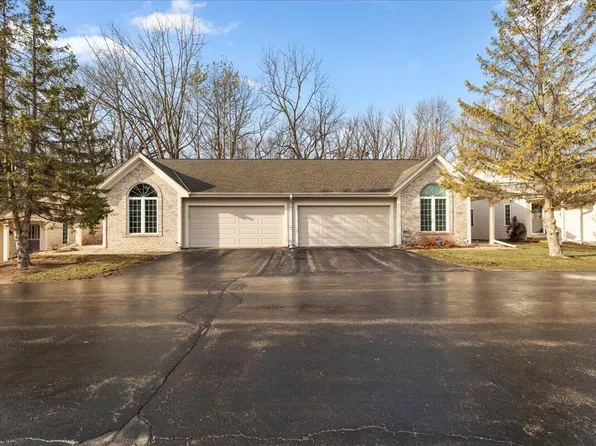 1525 Quietwood LANE, West Bend, WI 53090