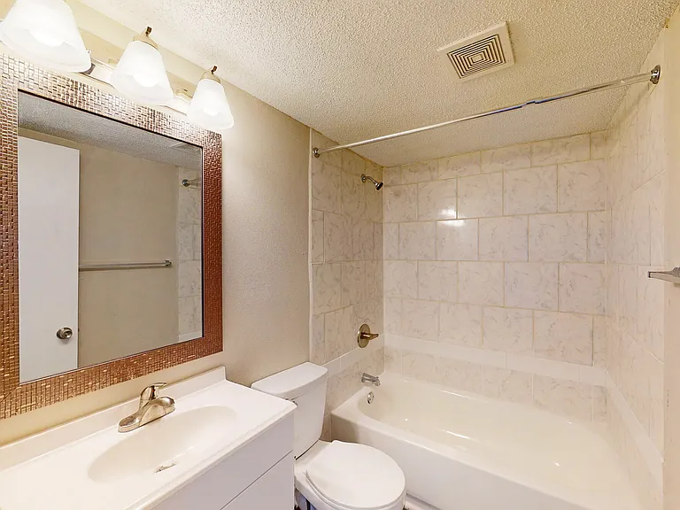 Azure Place Apartments — Photo 34