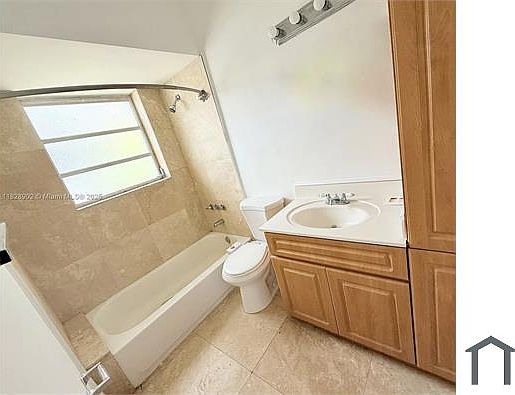 4th image of 1316 NE 105th St APT 203