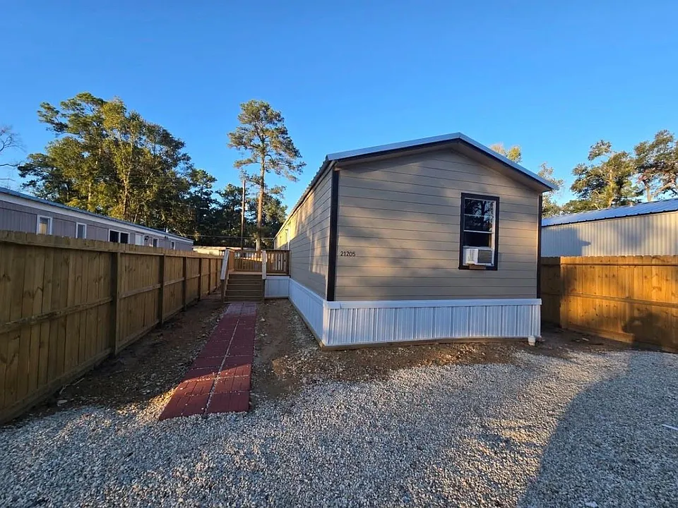 21205 Brazos Dr