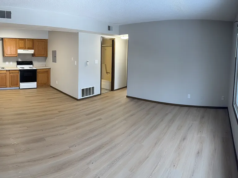 2406 W 3rd St — Photo 2
