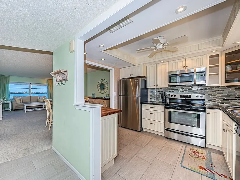 4750 Cove Cir #304 — Photo 12