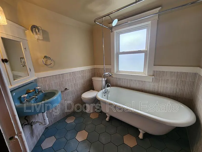 602 C St — Photo 15