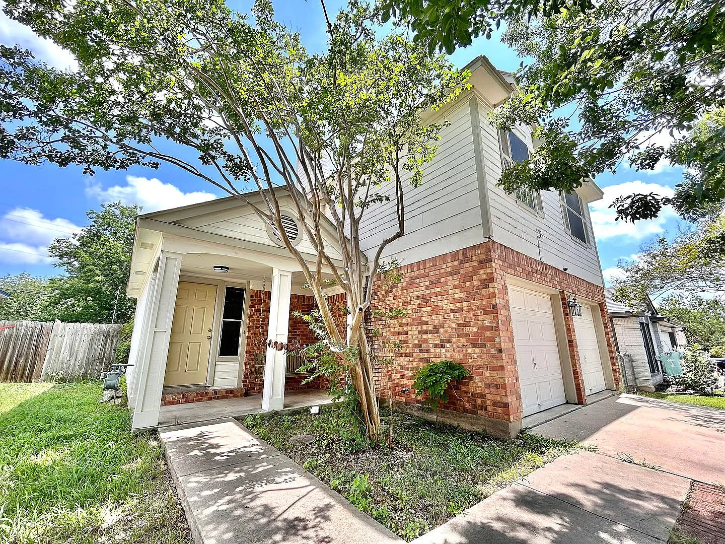 806 Minturn Ln — Photo 2