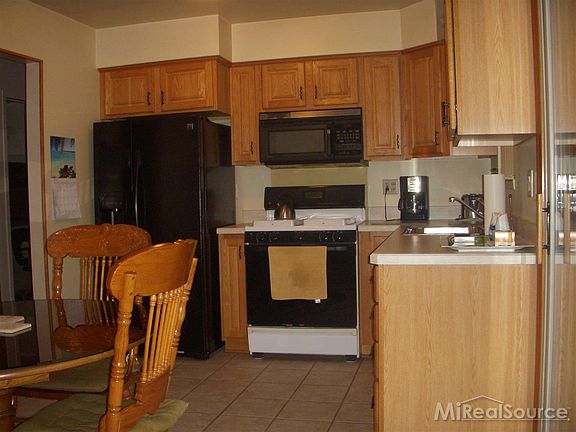 5th image of 17301 E Pointe Dr