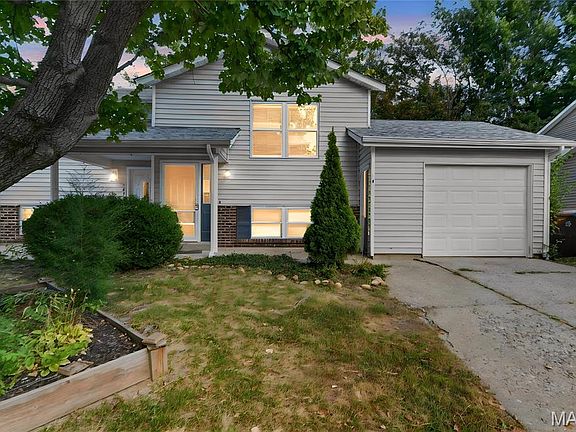 2nd image of 306 Della Dr