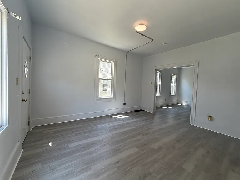 7009 Hecker Ave — Photo 13