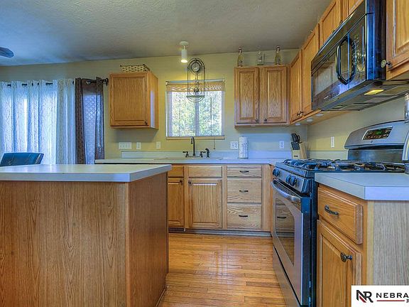 4th image of 16338 Erskine St