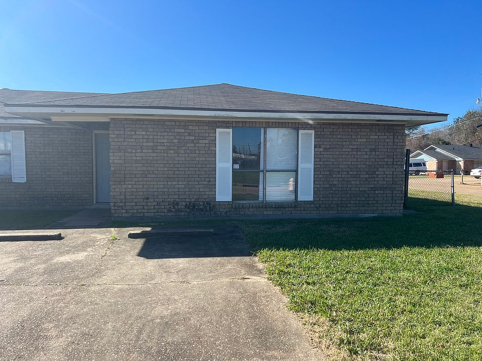 2nd image of 2600 Llewellyn Dr #A