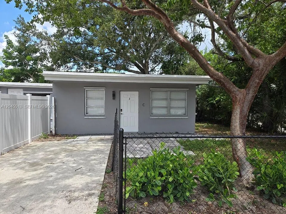 325 SW 14th Ct #C