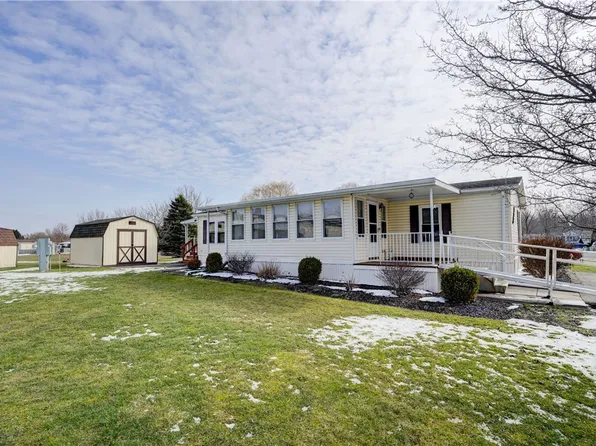 534 Rockview Dr, Holley, NY 14470