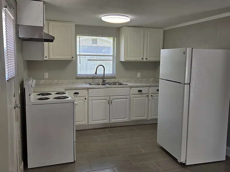 4412 Plum St — Photo 3