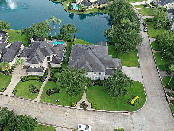 4th image of 2123 Avebury Ct