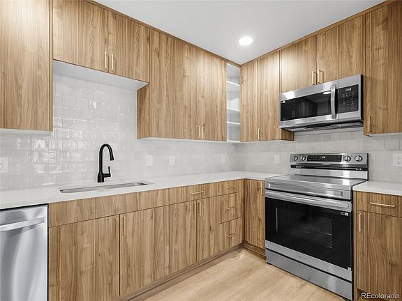 4th image of 27972 Meadow Dr Unit 120
