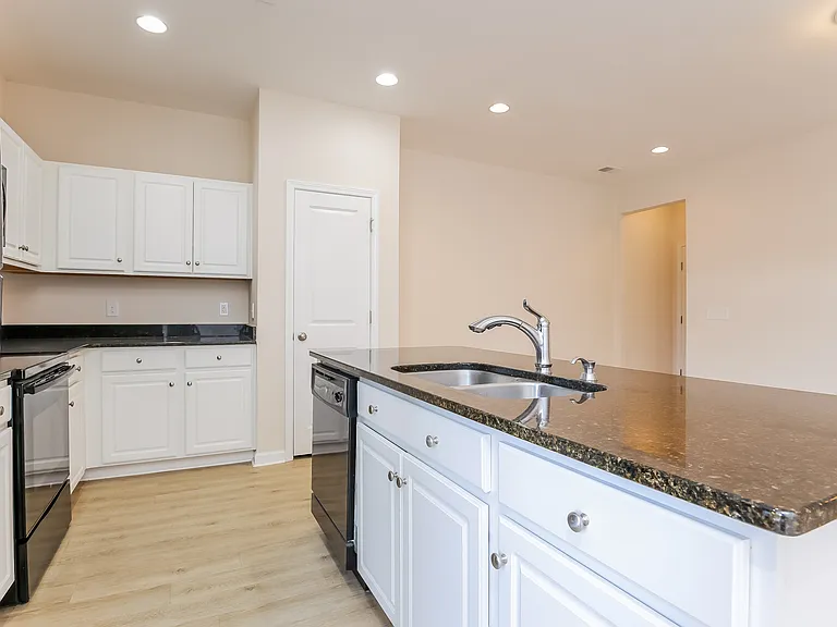38 Rivers Point Row #A — Photo 6