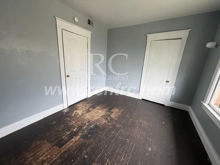 107-4 W Davis St — Photo 11