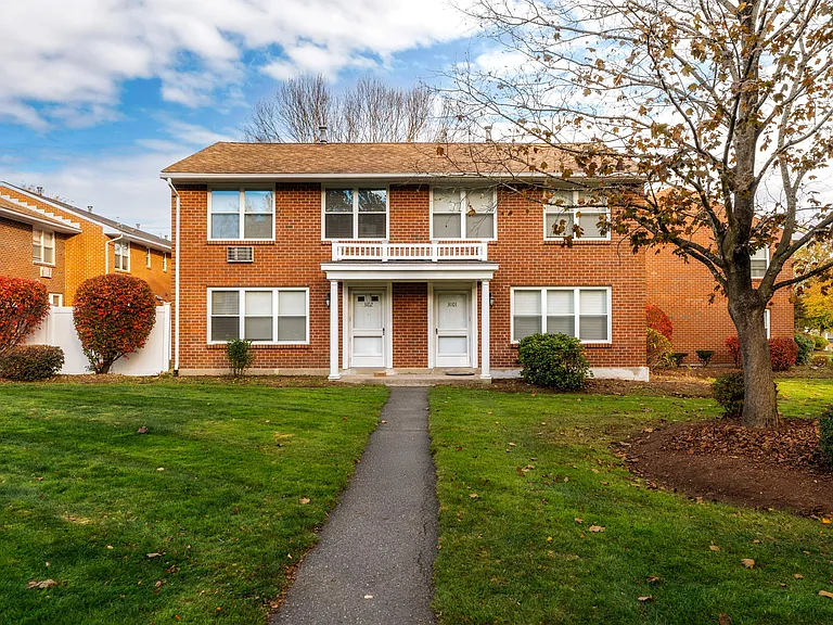 Hathaway Farms Townhomes at Northampton — Photo 49