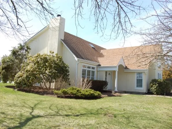 https://photos.zillowstatic.com/fp/0a777fa0760080004d04f89dd0be3625-p_e.webp