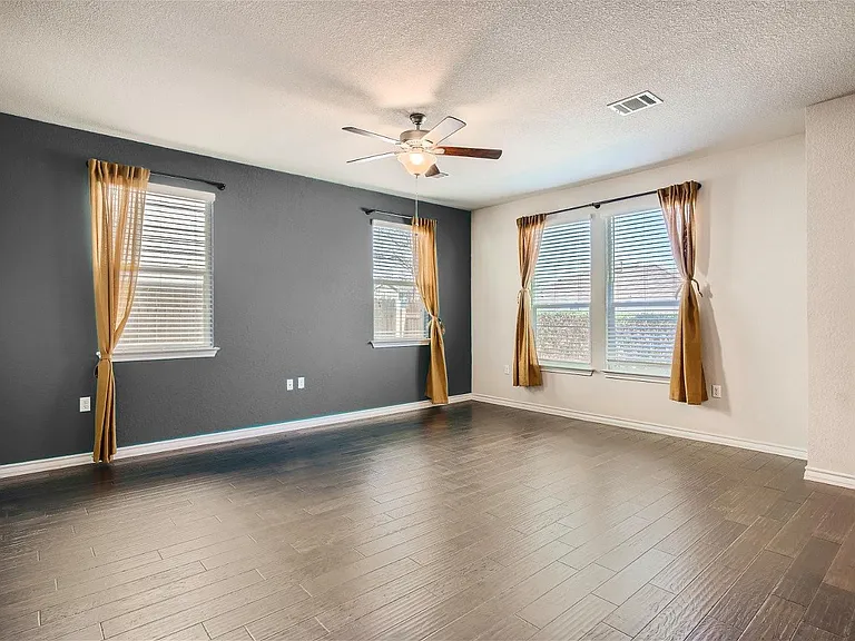 1604 Los Olivios Way — Photo 4